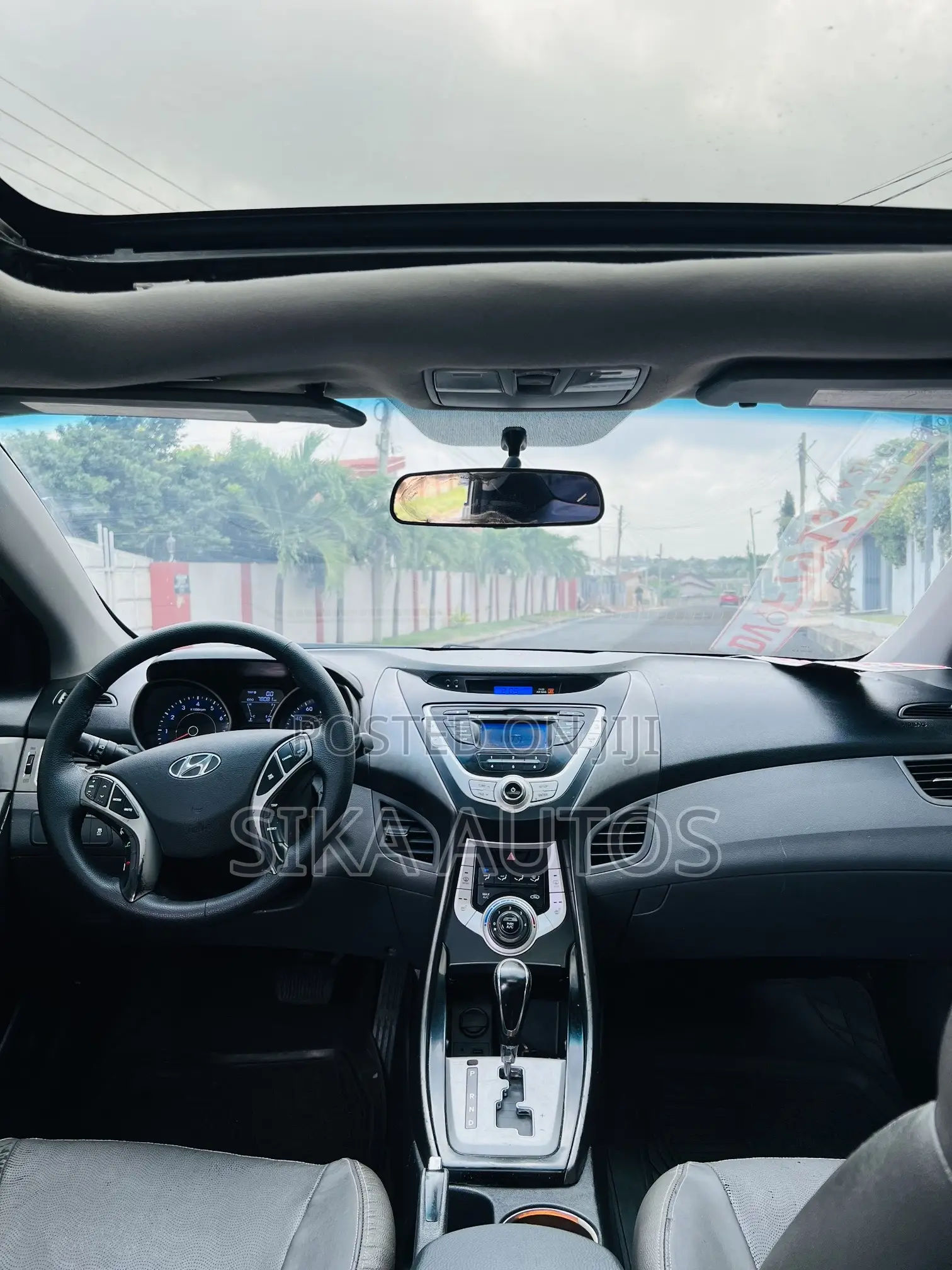 Hyundai Elantra Limited Sedan FWD (1.8L 4cyl 6A) 2013