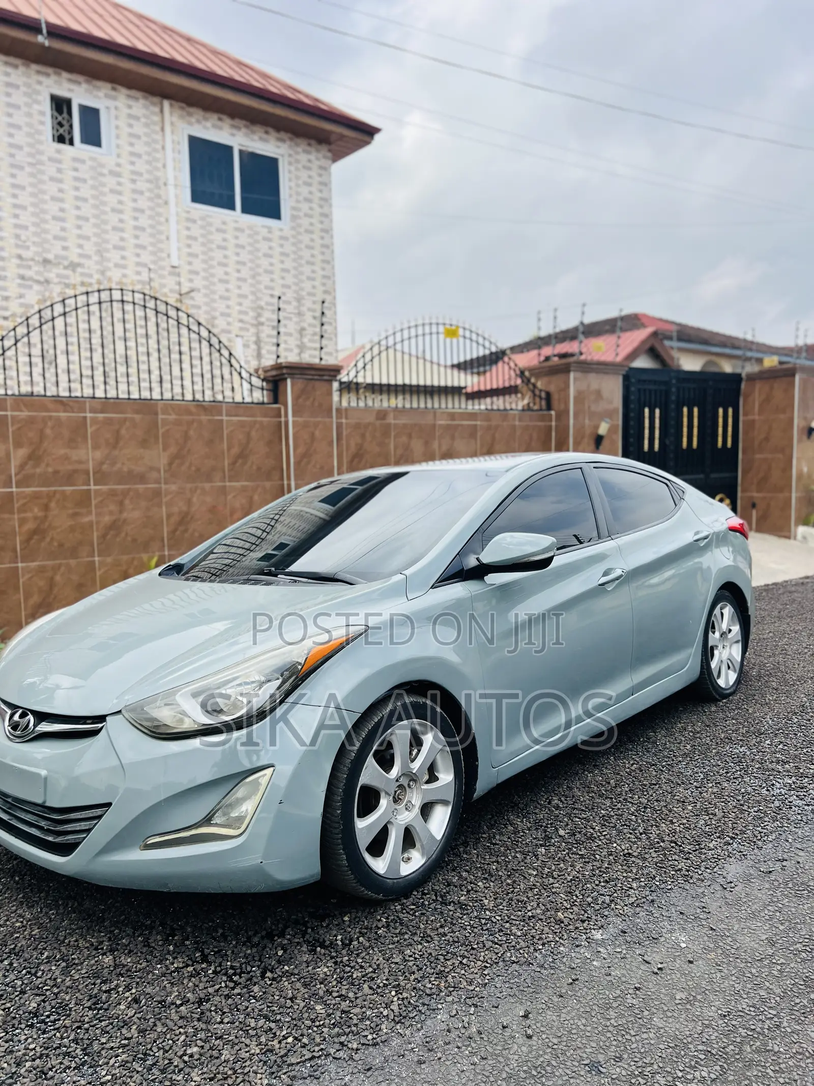 Hyundai Elantra Limited Sedan FWD (1.8L 4cyl 6A) 2013
