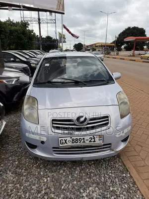 Toyota Vitz 1.5 FWD 3dr 2010 Silver