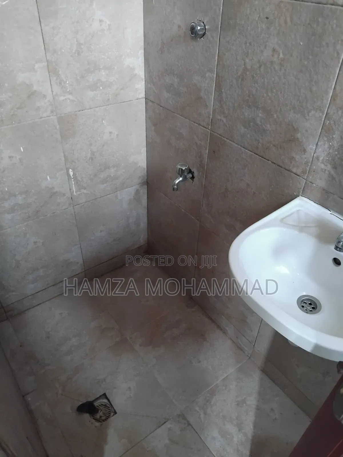 1bdrm Apartment in Hamza Estates, American House for rent
