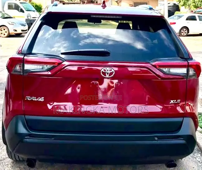 Toyota RAV4 XLE Premium FWD 2020 Red
