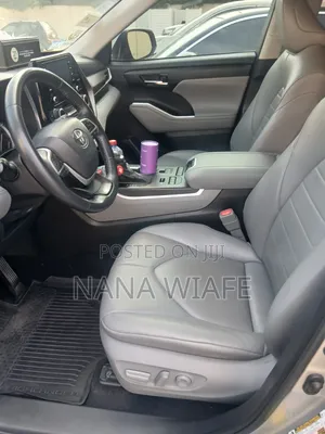 Toyota Highlander XLE 2022 Silver