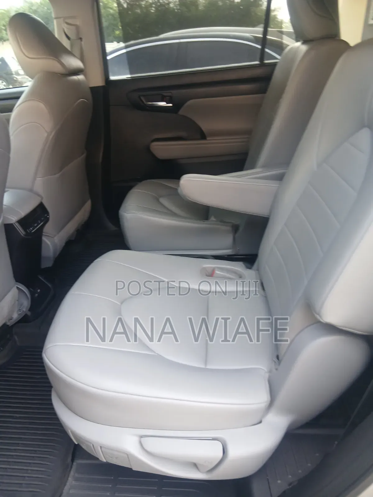 Toyota Highlander XLE 2022 Silver