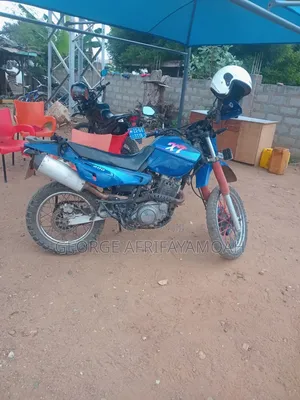 Yamaha 2002 Blue