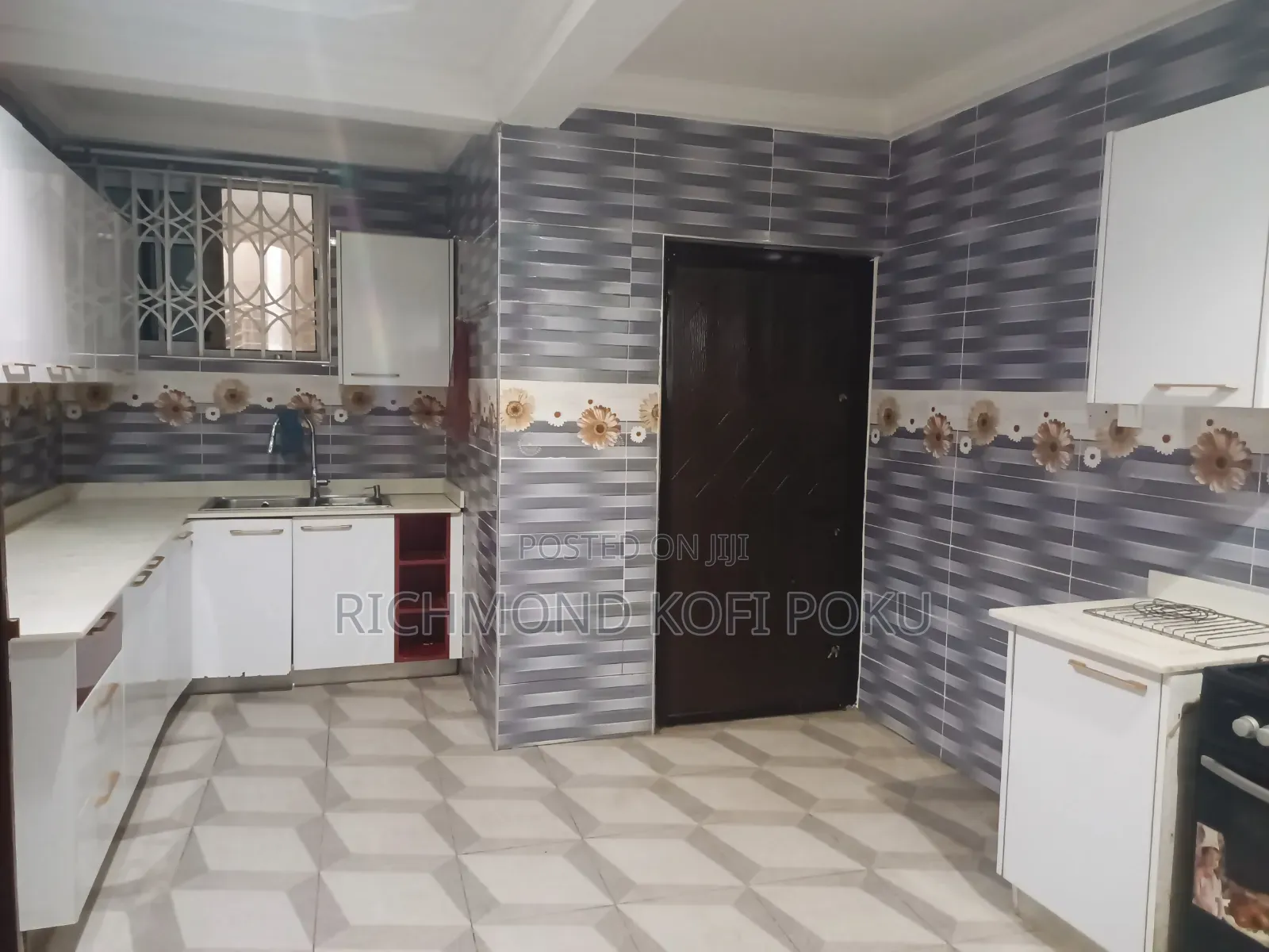 2bdrm Apartment in Kofis Realty, Baatsona Total for rent