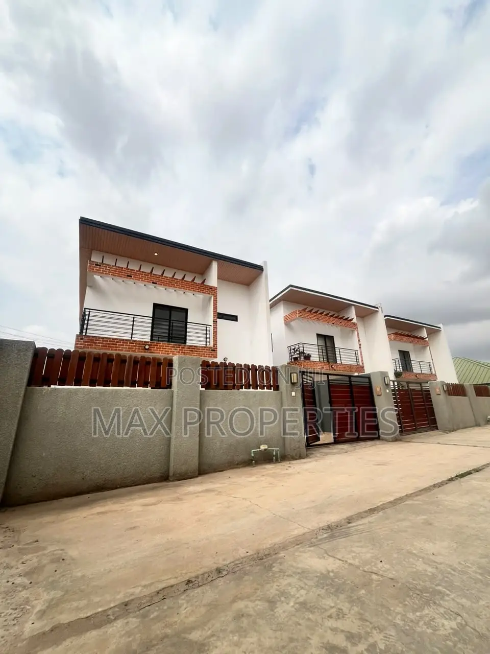 3bdrm House in Oyarifa for sale