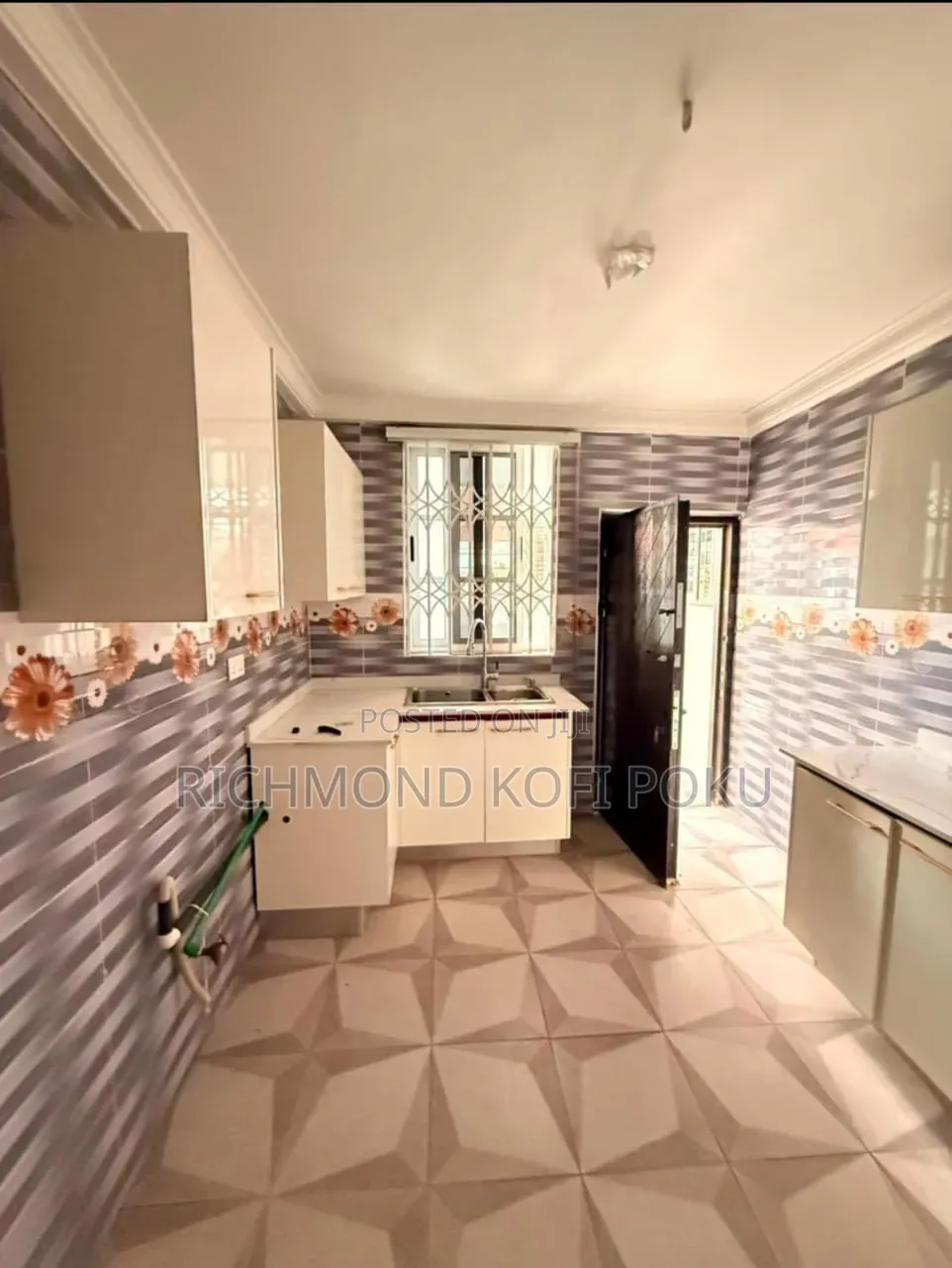 2bdrm Apartment in Kofis Realty, Baatsona Total for rent