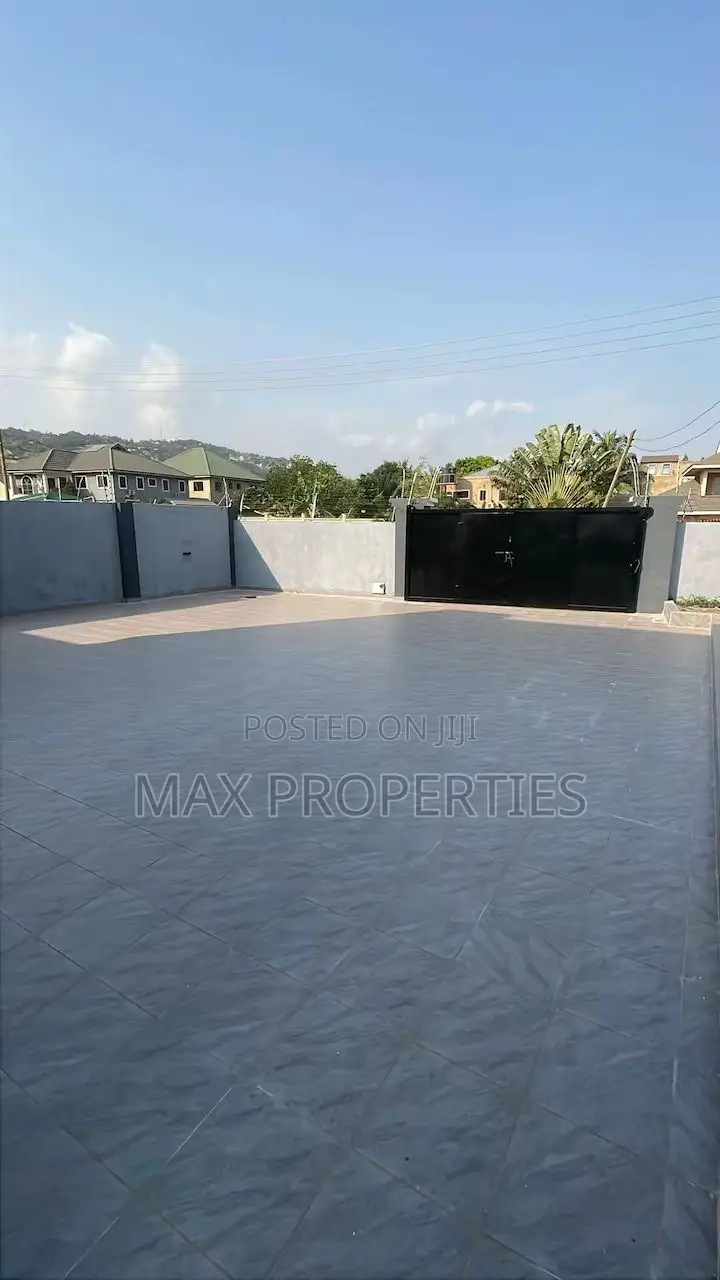 5bdrm House in Oyarifa for sale
