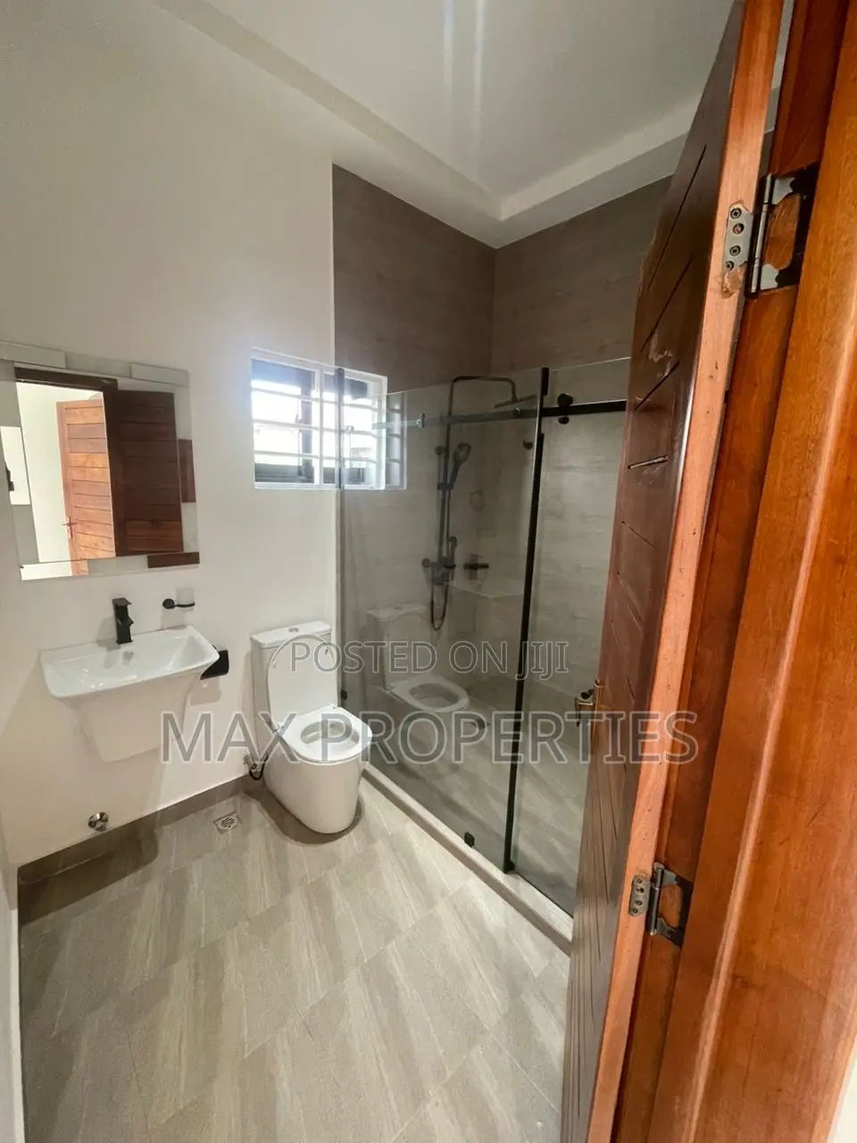 5bdrm House in Oyarifa for sale