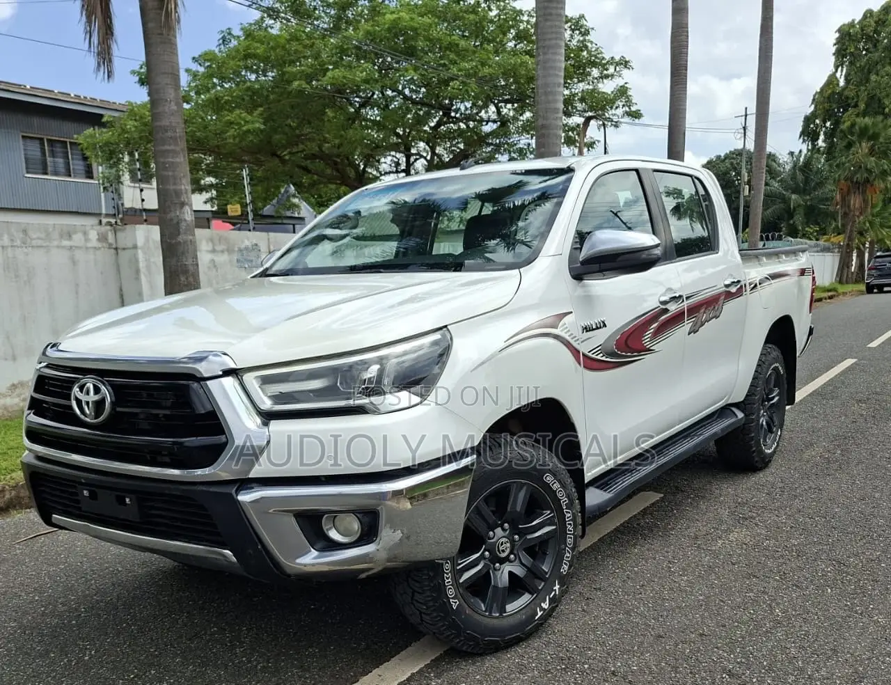 Toyota Hilux 2021 White