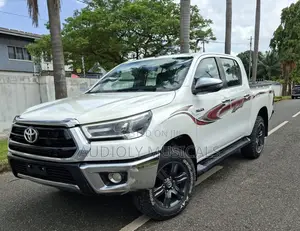 Toyota Hilux 2021 White