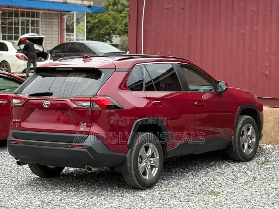 Toyota RAV4 XLE AWD 2024 Red