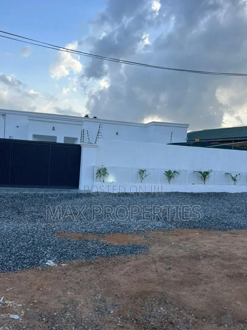4bdrm House in Amasaman for sale