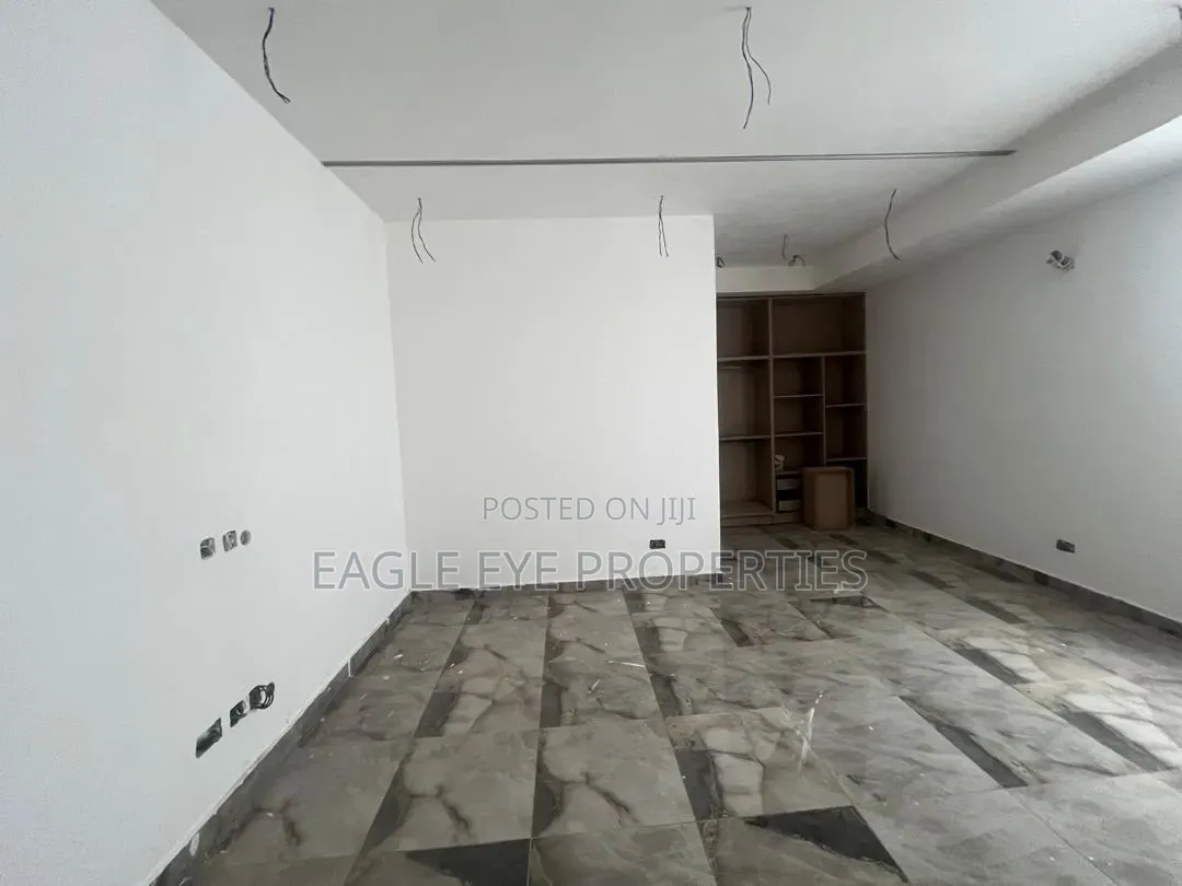 4bdrm House in Ogbojo East Legon for sale