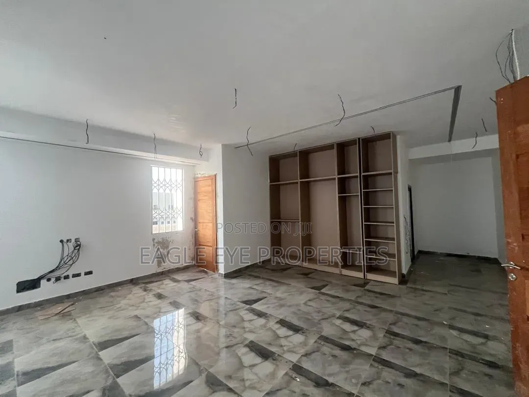 4bdrm House in Ogbojo East Legon for sale