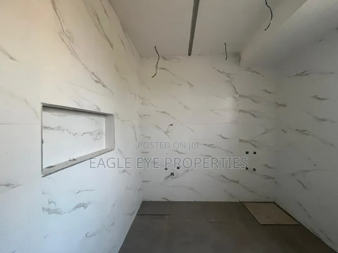 4bdrm House in Ogbojo East Legon for sale