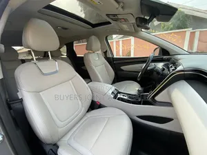 Hyundai Tucson 2022 Silver
