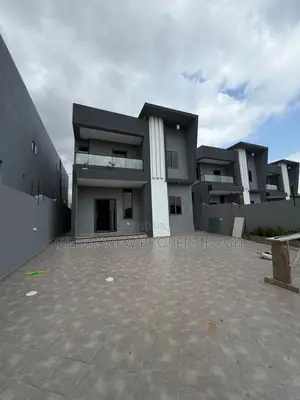 4bdrm Duplex in East Legon for sale