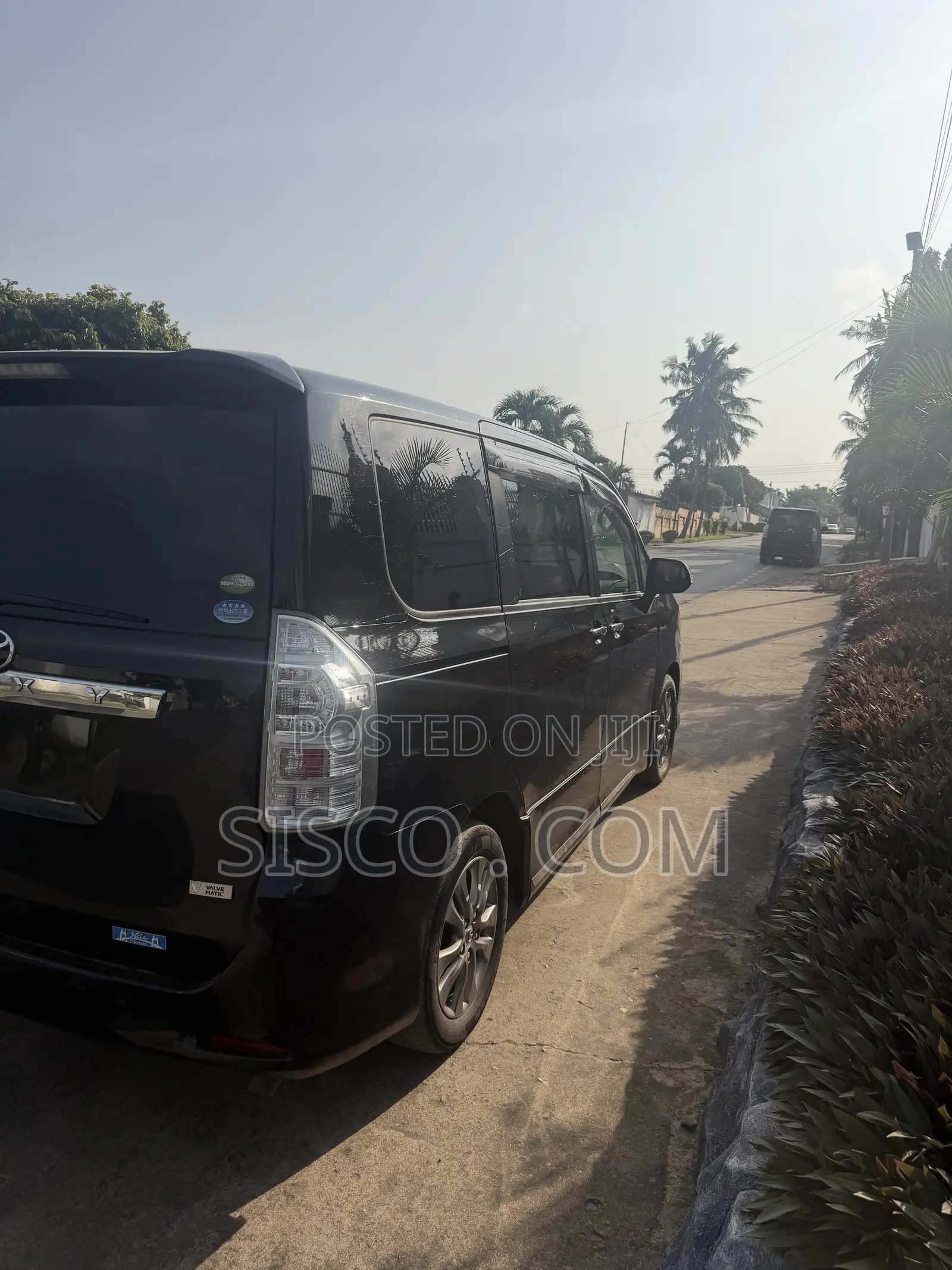 Toyota Voxy X 2WD 7-Seater 2012 Black