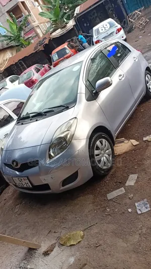 Toyota Vitz 2010 Red