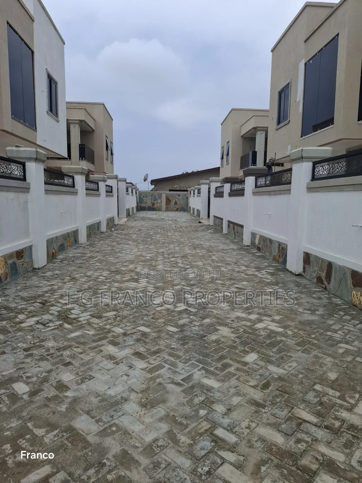 3bdrm House in Kg Franco Properties, Baatsona Total for sale