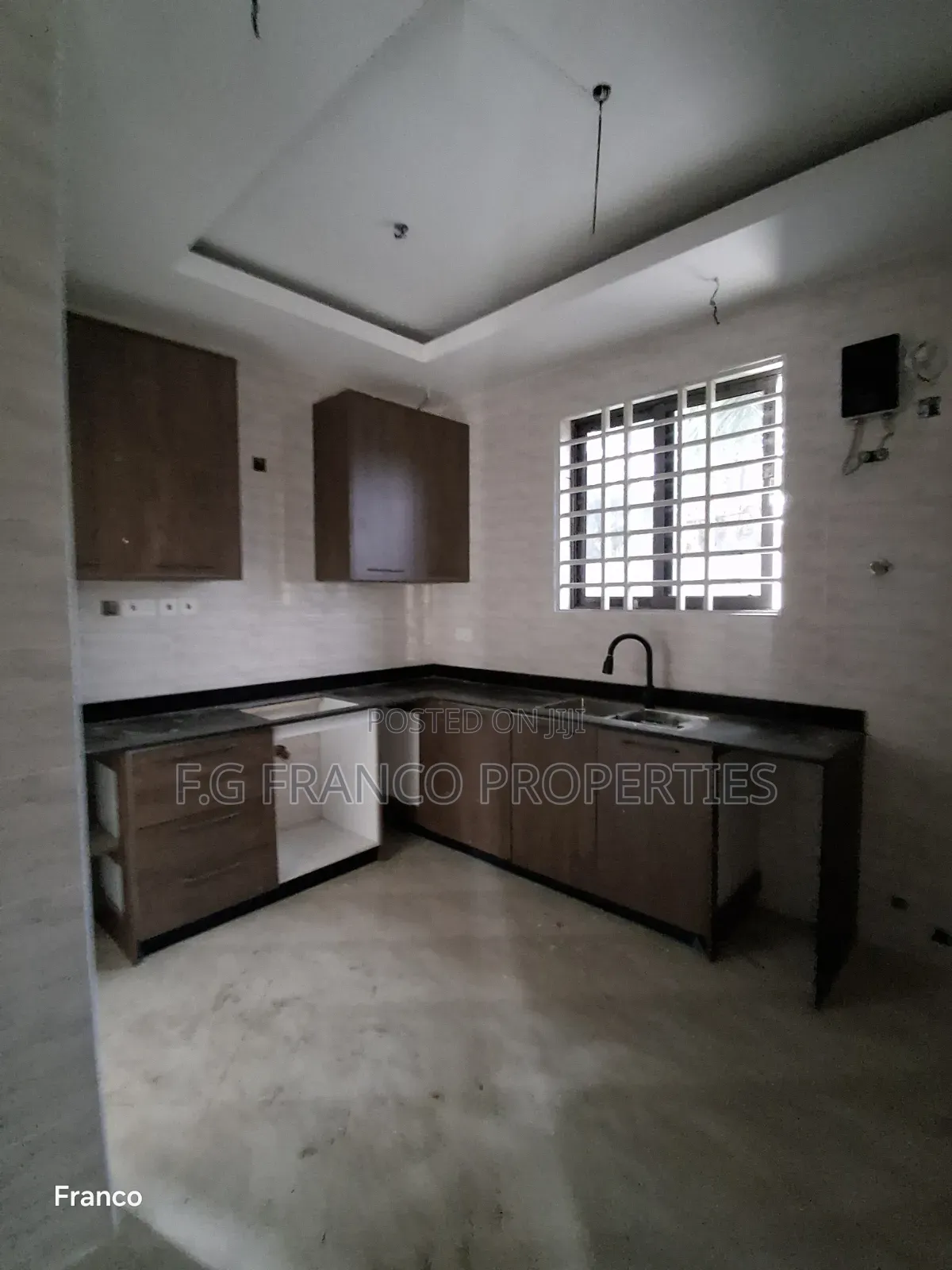 3bdrm House in Kg Franco Properties, Baatsona Total for sale