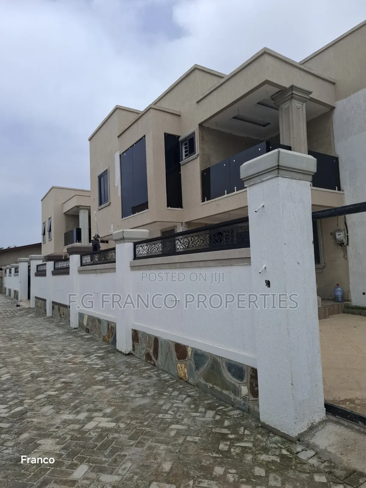 3bdrm House in Kg Franco Properties, Baatsona Total for sale