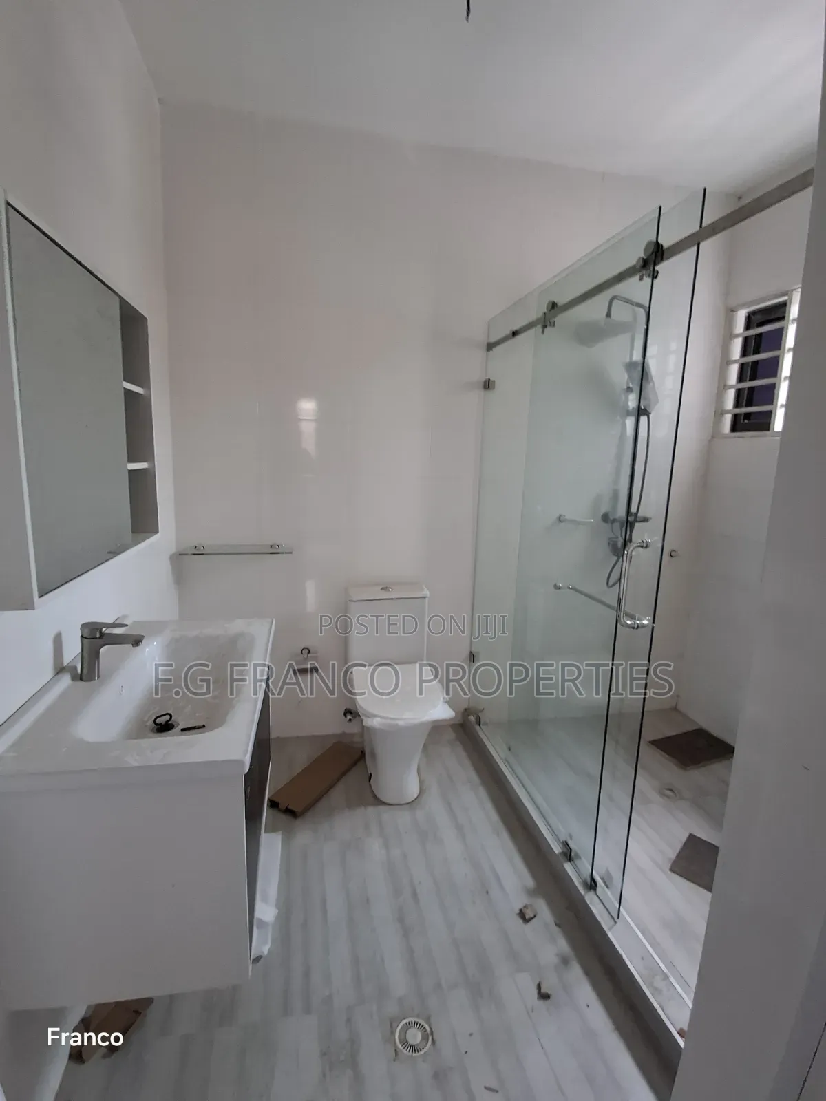 3bdrm House in Kg Franco Properties, Baatsona Total for sale