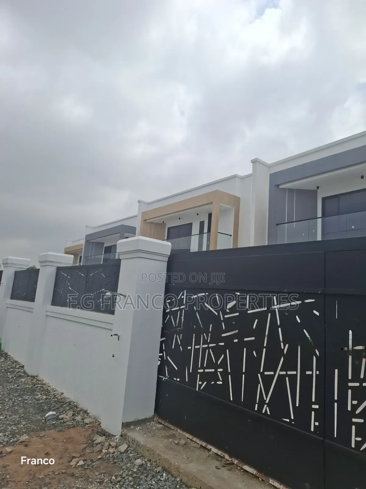 3bdrm House in Kg Franco Properties, Baatsona Total for sale