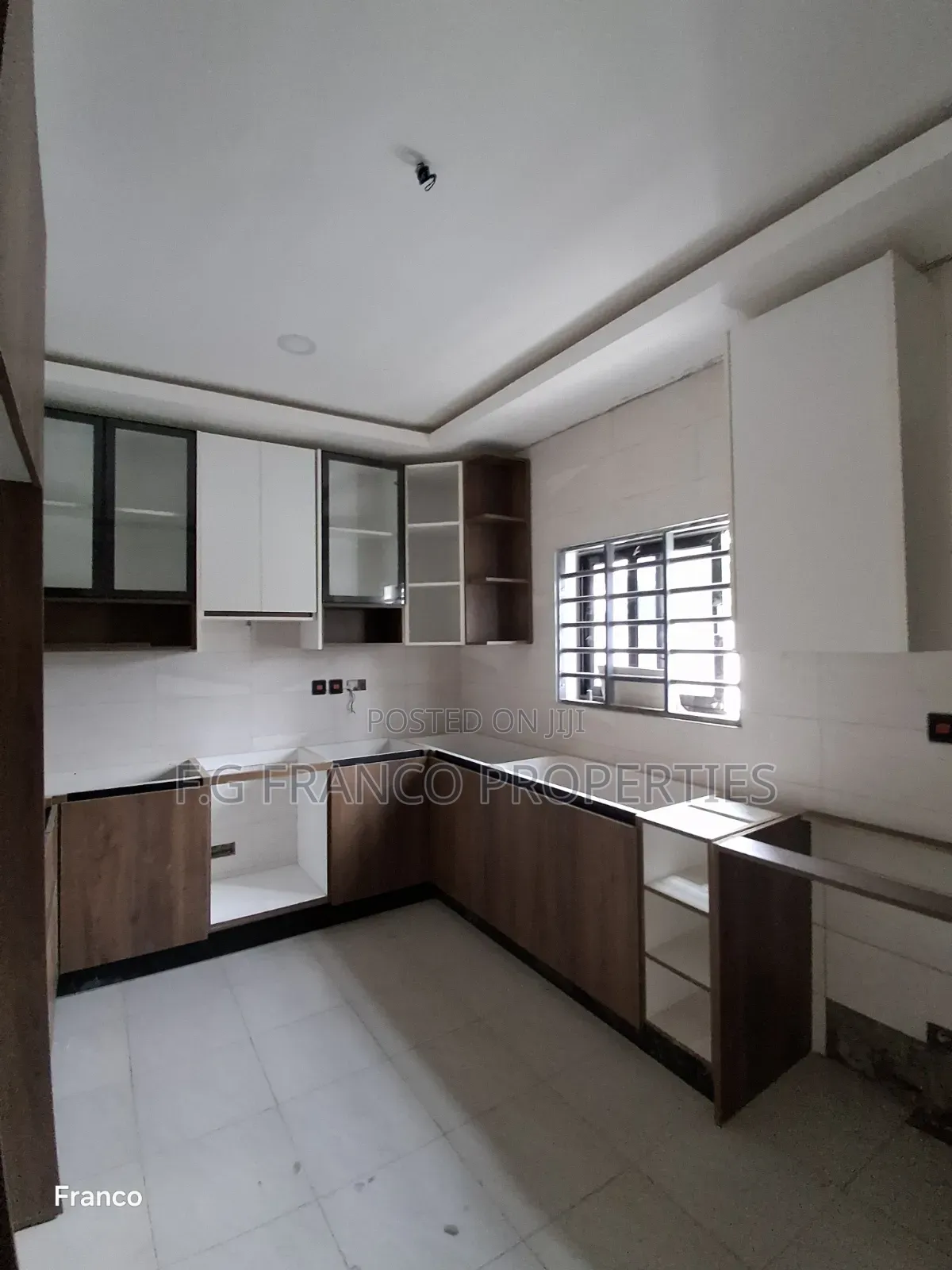 3bdrm House in Kg Franco Properties, Baatsona Total for sale