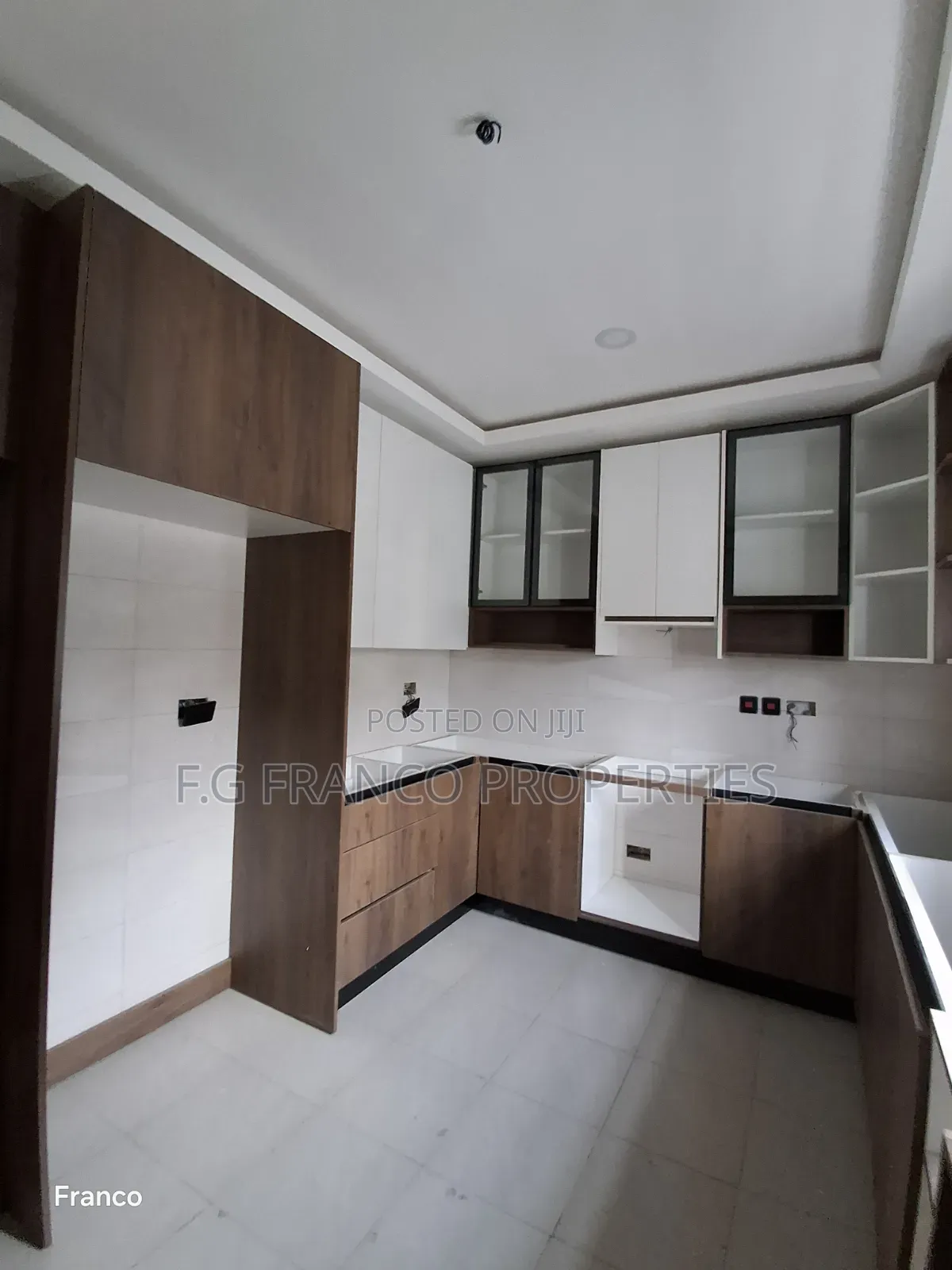 3bdrm House in Kg Franco Properties, Baatsona Total for sale