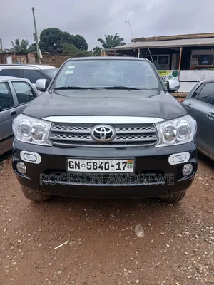 Toyota Fortuner 2011 Black