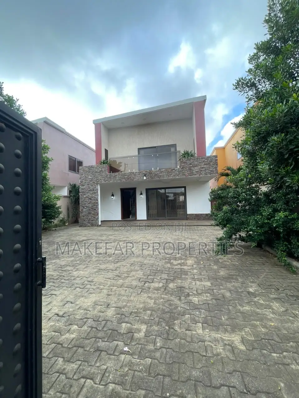 3bdrm House in Ashaley Botwe for sale