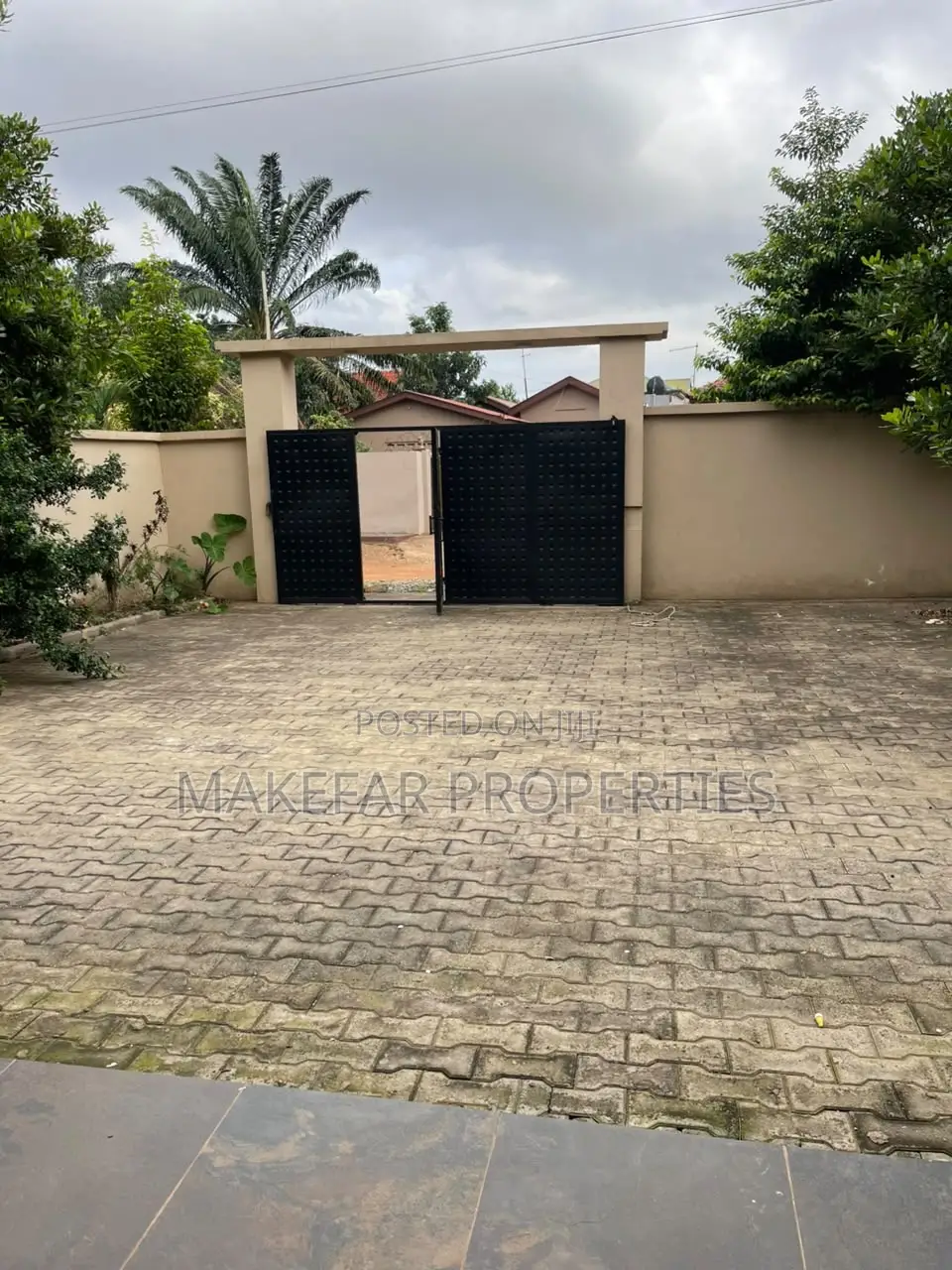 3bdrm House in Ashaley Botwe for sale