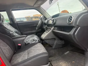 Toyota bB 2015 Red