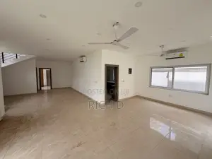 5bdrm House in The Greens Estate, Community 25 for rent