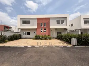 5bdrm House in The Greens Estate, Community 25 for rent