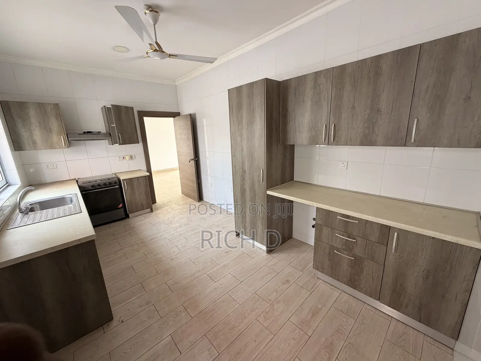 5bdrm House in The Greens Estate, Community 25 for rent