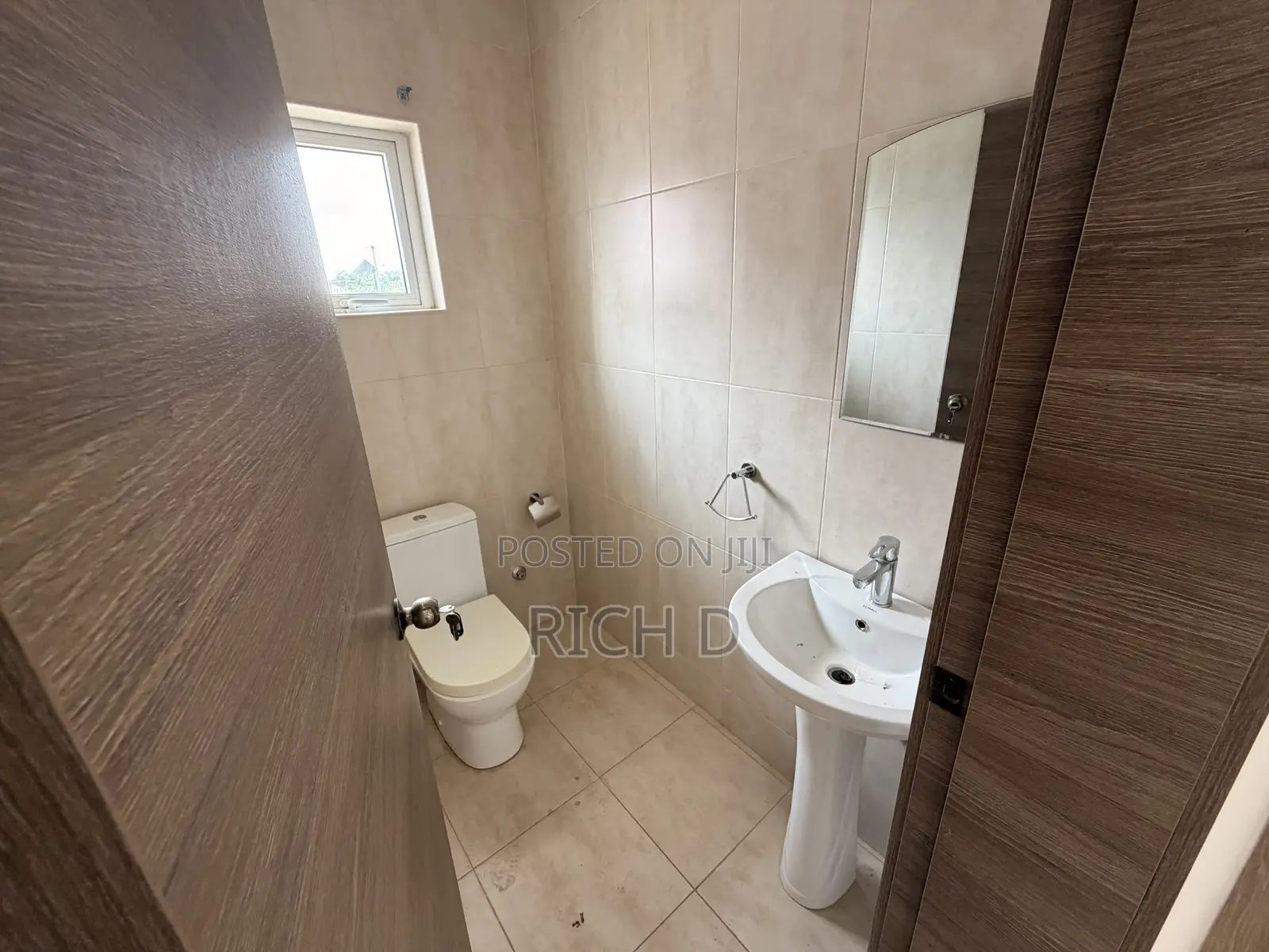 5bdrm House in The Greens Estate, Community 25 for rent