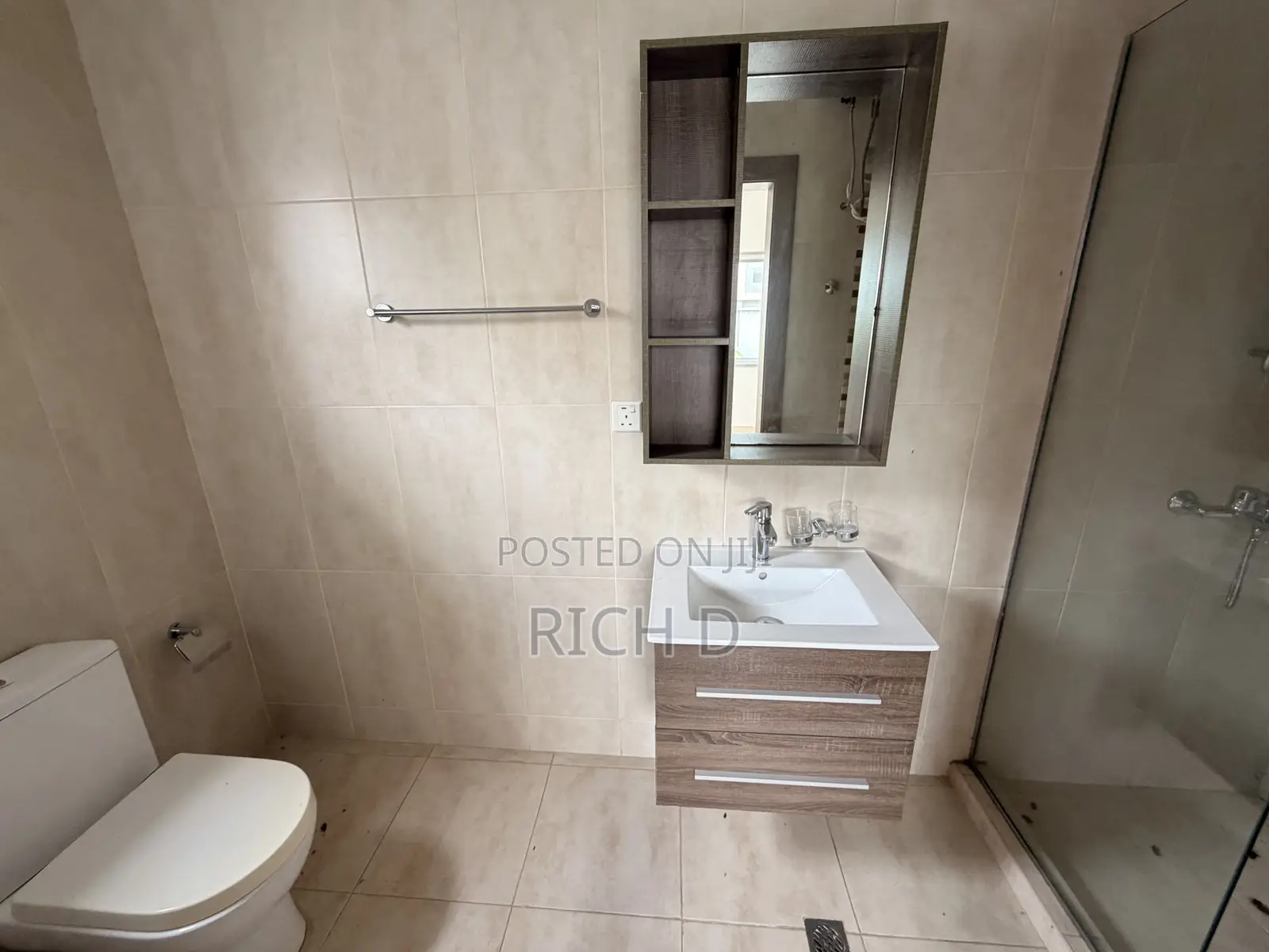 5bdrm House in The Greens Estate, Community 25 for rent