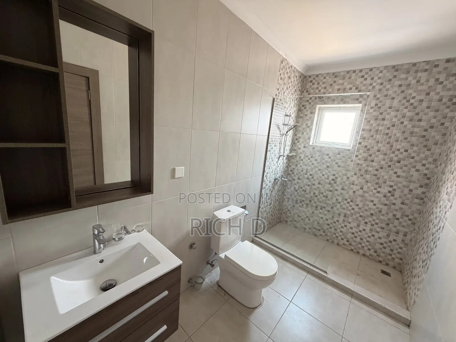 5bdrm House in The Greens Estate, Community 25 for rent