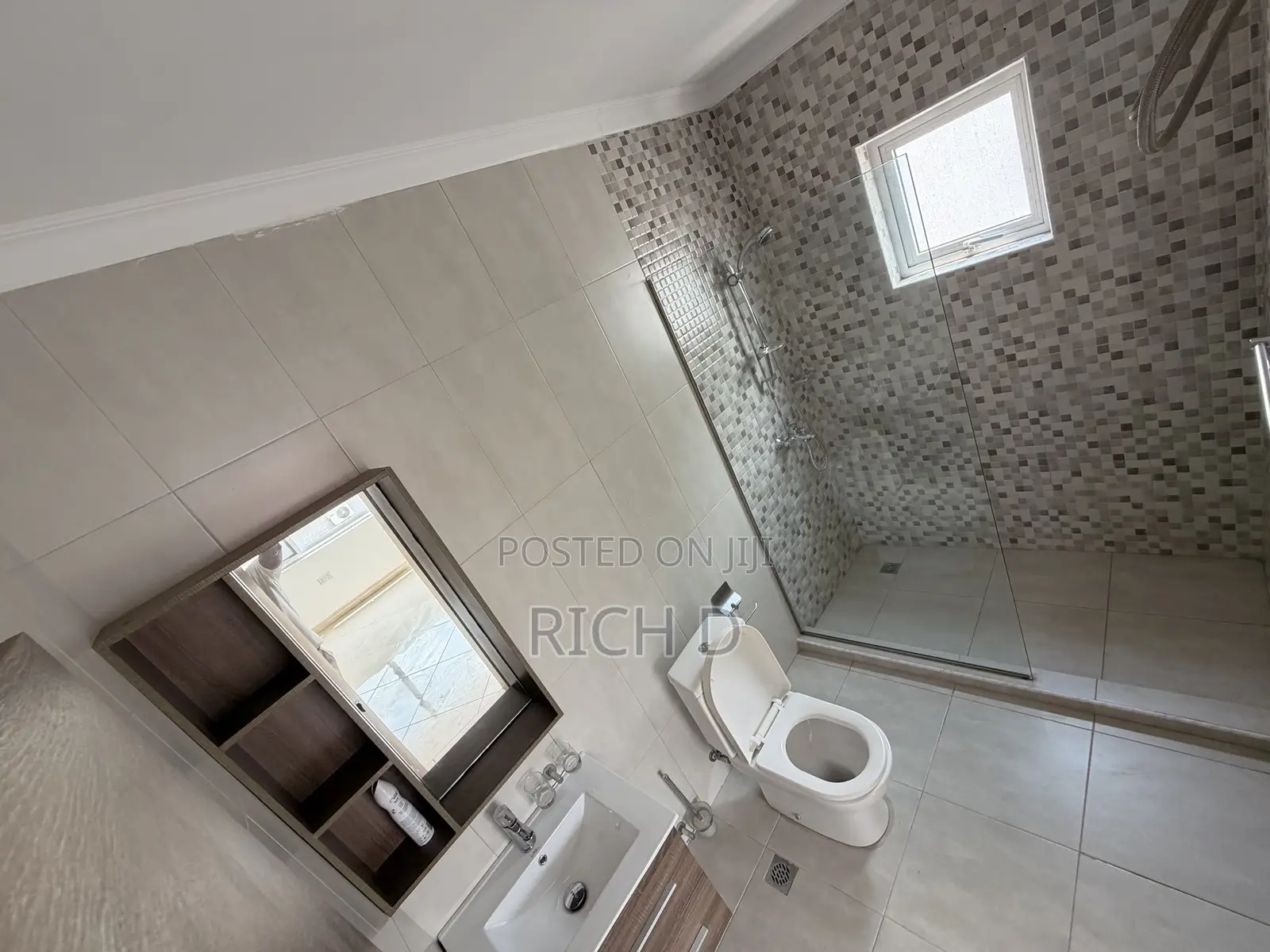 5bdrm House in The Greens Estate, Community 25 for rent