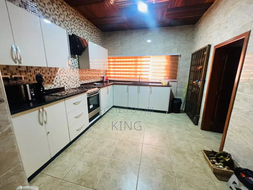 4bdrm House in Achimota for sale