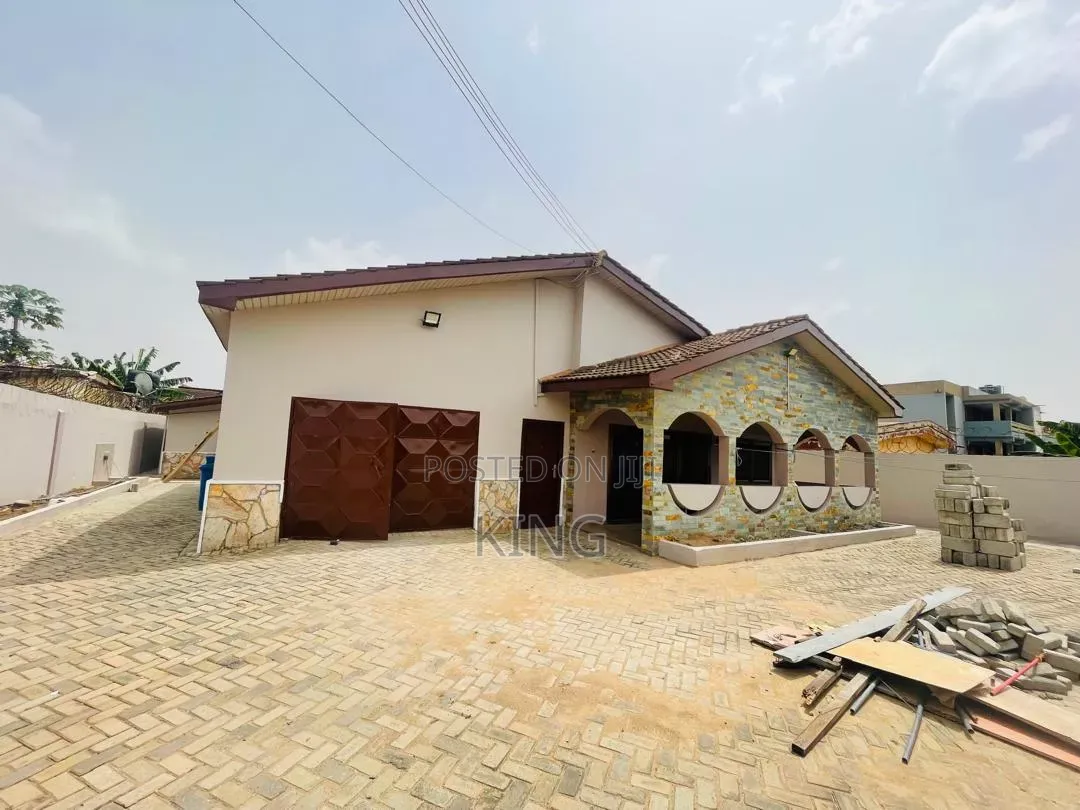 4bdrm House in Achimota for sale