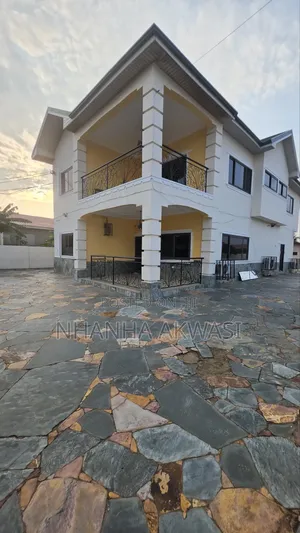 4bdrm House in Community 18, Sakumono for rent