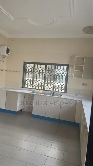 4bdrm House in Community 18, Sakumono for rent