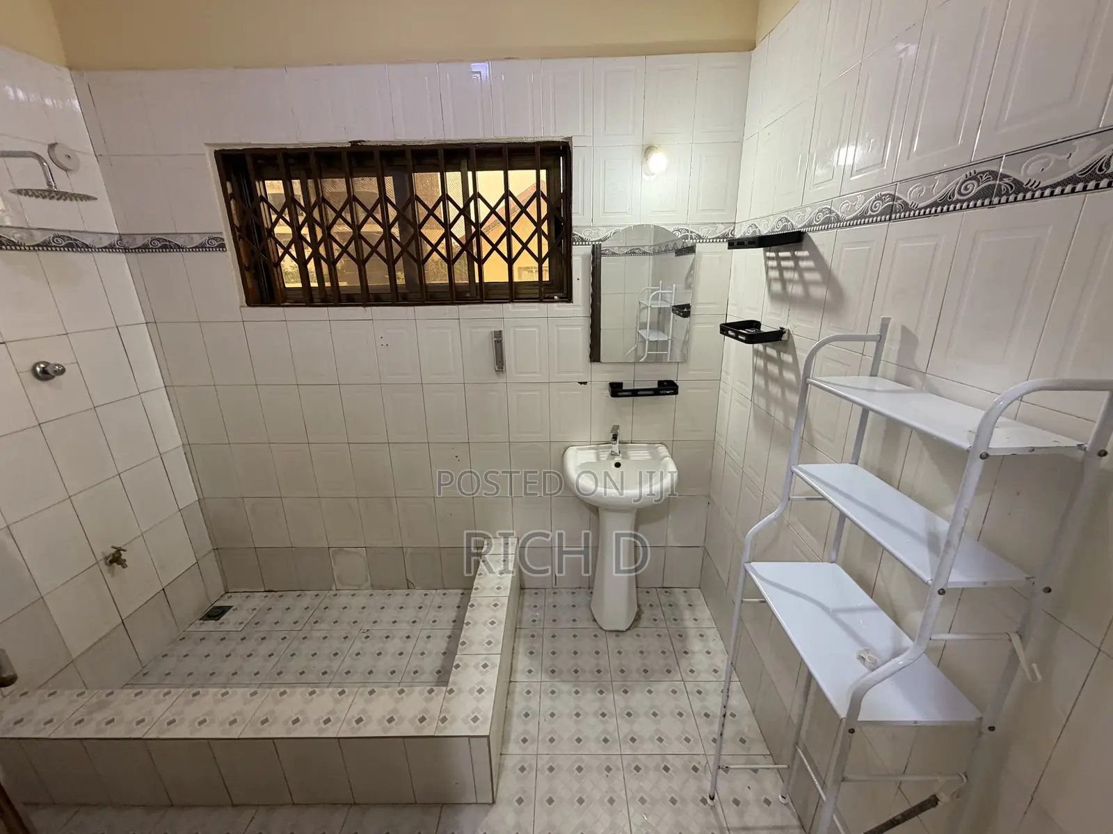 3bdrm House in Community 25 for rent