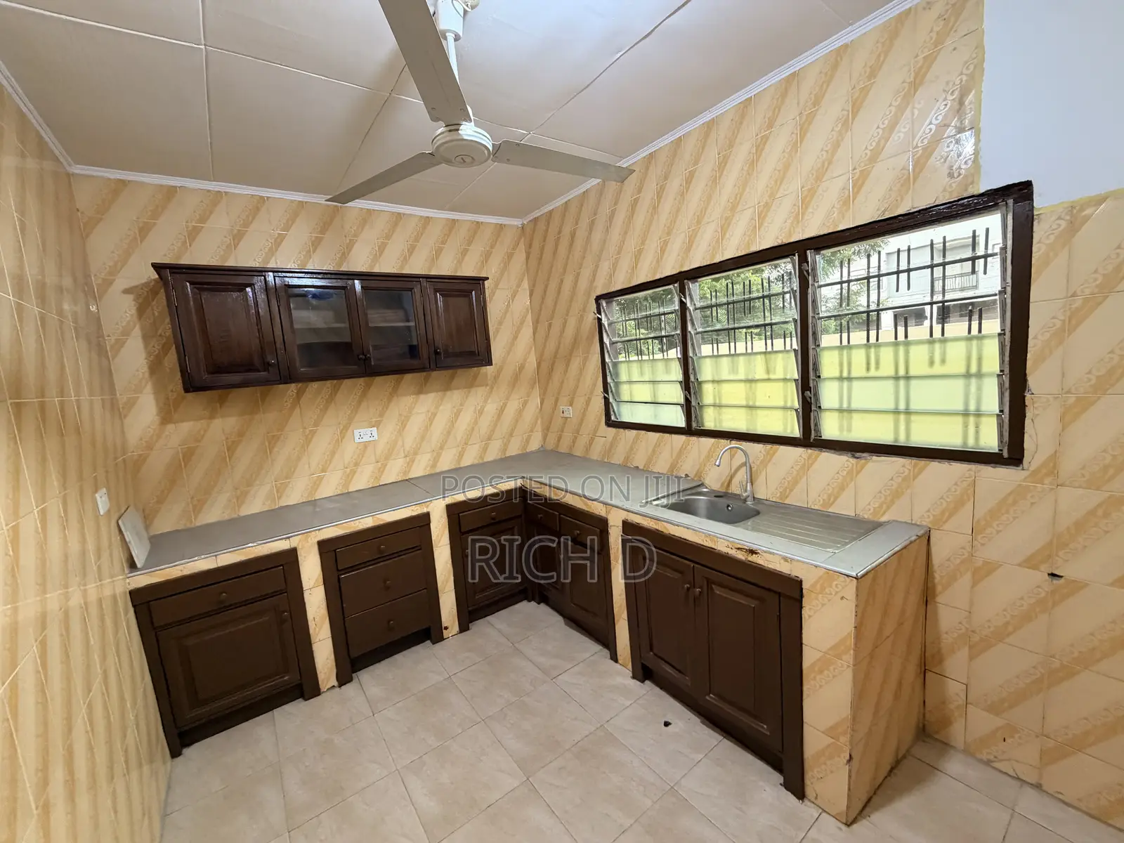 3bdrm House in Community 25 for rent