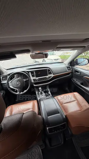 Toyota Highlander XLE 4x2 V6 (3.5L 6cyl 8A) 2017 Blue