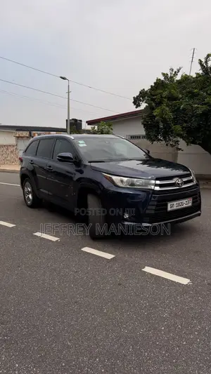 Toyota Highlander XLE 4x2 V6 (3.5L 6cyl 8A) 2017 Blue